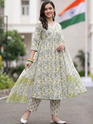 women floral printed regular cotton kurta with trousers & with dupatta 1