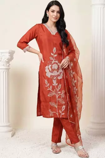 women floral embroidered regular thread work kurta with trousers & with dupatta