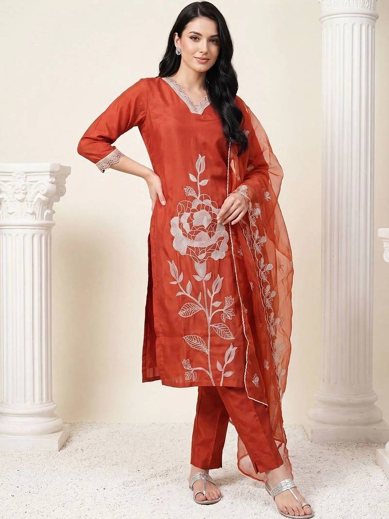 women floral embroidered regular thread work kurta with trousers & with dupatta