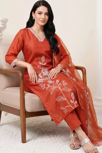 women floral embroidered regular thread work kurta with trousers & with dupatta