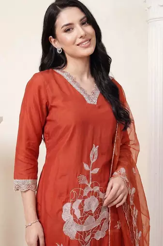 women floral embroidered regular thread work kurta with trousers & with dupatta