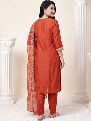 women floral embroidered regular thread work kurta with trousers & with dupatta 5