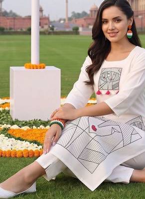 women printed regular cotton kurta with trousers 5