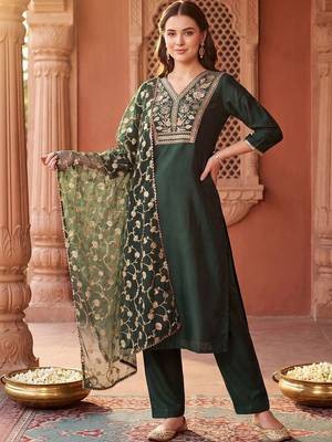 women ethnic motifs embroidered regular thread work liva kurta with trousers & with dupatta 5