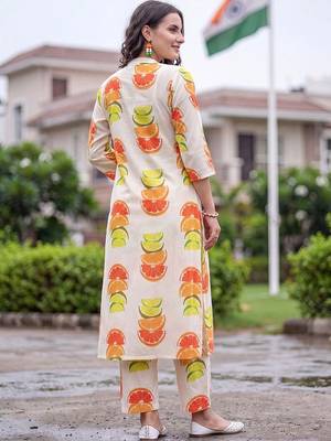 women printed regular cotton kurta with trousers 4