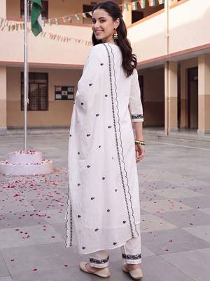 women ethnic motifs embroidered regular thread work cotton kurta with trousers & with dupatta 5