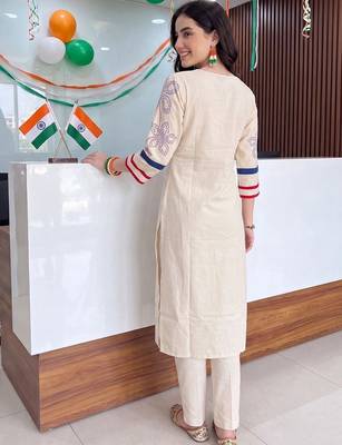 women ethnic motifs printed regular kurta with trousers 6