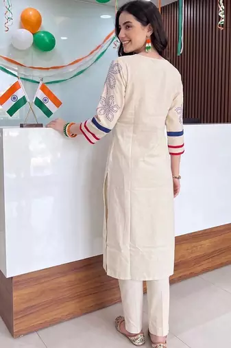 women ethnic motifs printed regular kurta with trousers