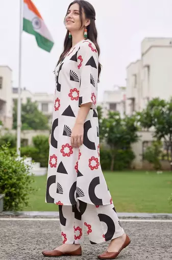 women printed regular cotton kurta with palazzos