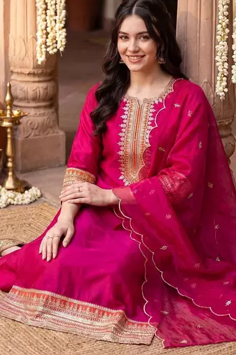 women ethnic motifs embroidered regular kurta with trousers & with dupatta