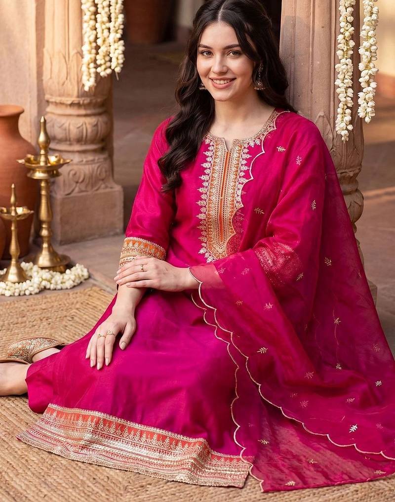 women ethnic motifs embroidered regular kurta with trousers & with dupatta