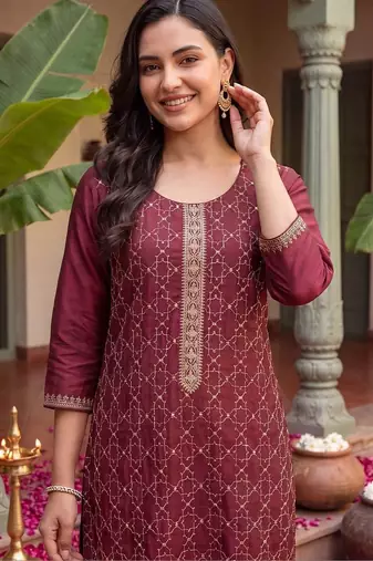 women embroidered regular thread work kurta with trousers & with dupatta