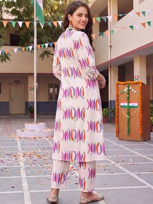 women printed regular cotton kurta with trousers 5
