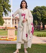women floral printed regular kurta with trousers & with dupatta