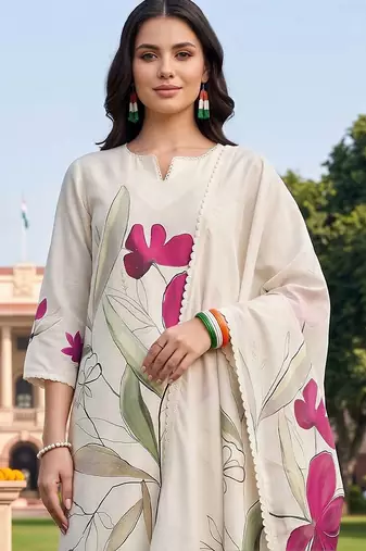 women floral printed regular kurta with trousers & with dupatta