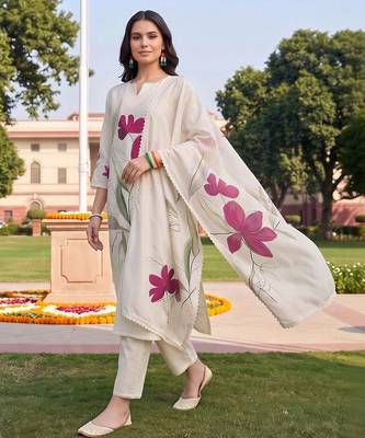 women floral printed regular kurta with trousers & with dupatta 3