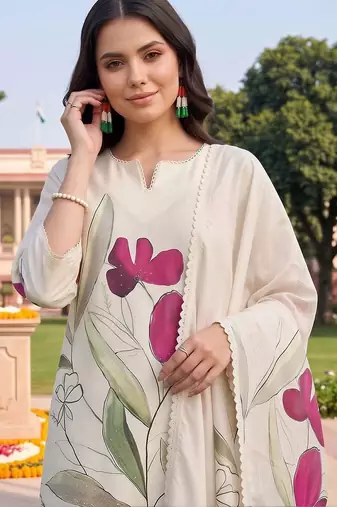 women floral printed regular kurta with trousers & with dupatta
