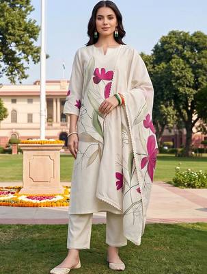women floral printed regular kurta with trousers & with dupatta 6