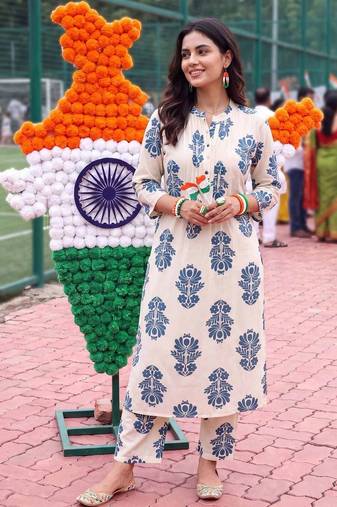 women ethnic motifs printed regular cotton kurta with trousers