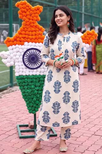 women ethnic motifs printed regular cotton kurta with trousers
