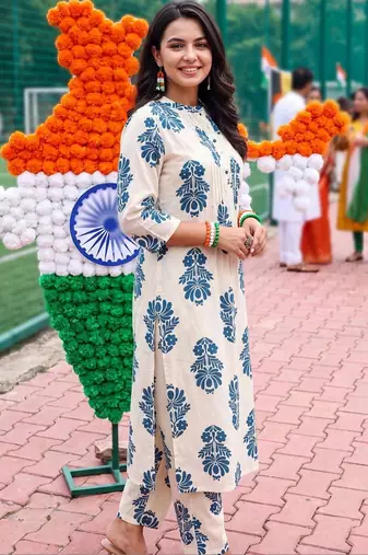 women ethnic motifs printed regular cotton kurta with trousers