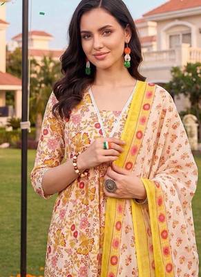 women floral printed regular cotton kurta with trousers & with dupatta 2