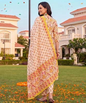 women floral printed regular cotton kurta with trousers & with dupatta 3