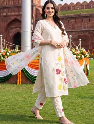 women floral embroidered regular thread work kurta with trousers & with dupatta 1