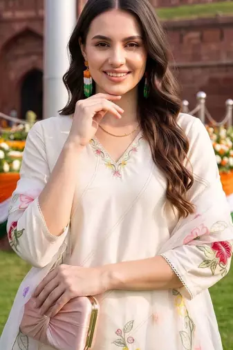 women floral embroidered regular thread work kurta with trousers & with dupatta