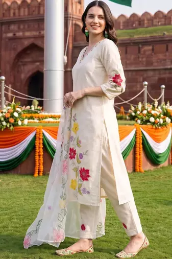 women floral embroidered regular thread work kurta with trousers & with dupatta