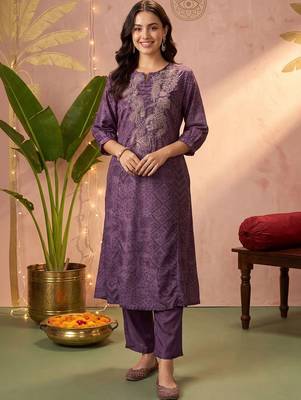 women ethnic motifs embroidered regular thread work kurta with trousers 5
