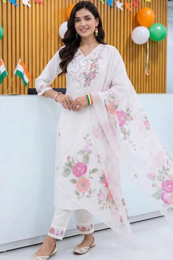 women floral embroidered regular thread work kurta with trousers & with dupatta