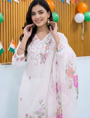 women floral embroidered regular thread work kurta with trousers & with dupatta 2