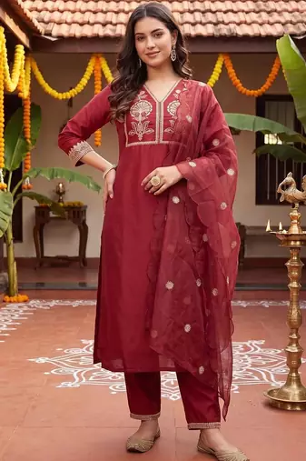 women ethnic motifs embroidered regular thread work kurta with trousers & with dupatta
