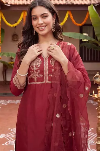 women ethnic motifs embroidered regular thread work kurta with trousers & with dupatta