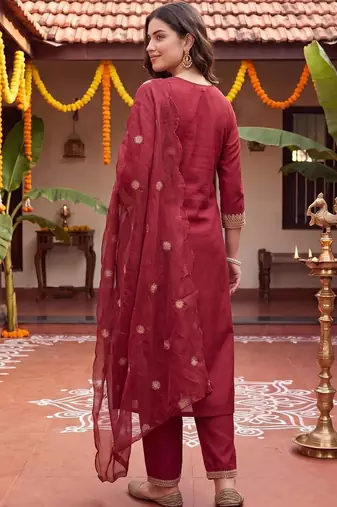women ethnic motifs embroidered regular thread work kurta with trousers & with dupatta