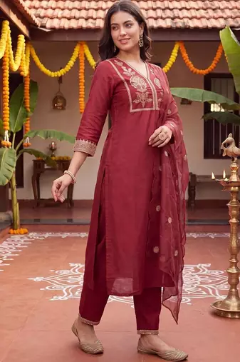 women ethnic motifs embroidered regular thread work kurta with trousers & with dupatta