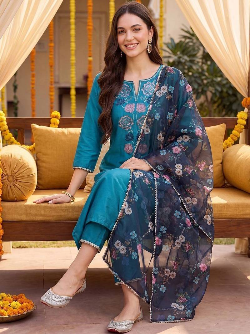 women floral embroidered regular thread work kurta with trousers & with dupatta