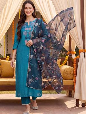 women floral embroidered regular thread work kurta with trousers & with dupatta 6