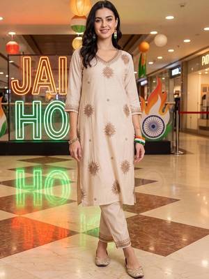 women ethnic motifs embroidered regular thread work liva kurta with trousers 2