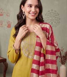 women ethnic motifs embroidered regular thread work kurta with trousers & with dupatta