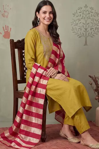 women ethnic motifs embroidered regular thread work kurta with trousers & with dupatta