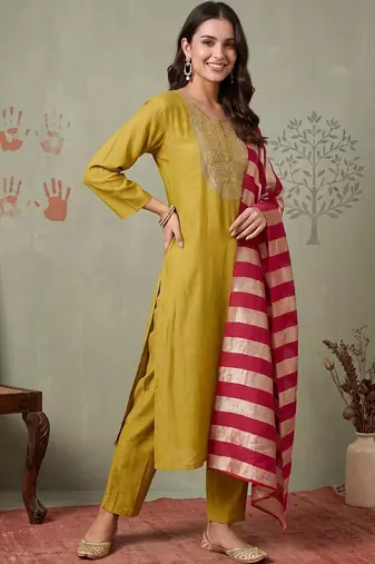 women ethnic motifs embroidered regular thread work kurta with trousers & with dupatta