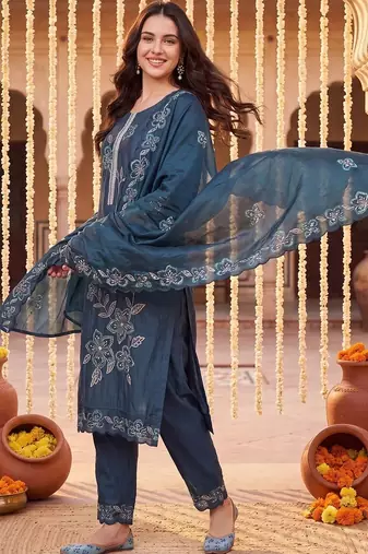 women floral embroidered regular thread work kurta with trousers & with dupatta