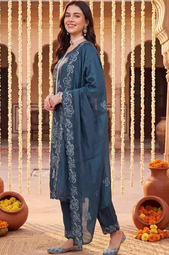women floral embroidered regular thread work kurta with trousers & with dupatta