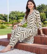 women printed regular kurta with trousers