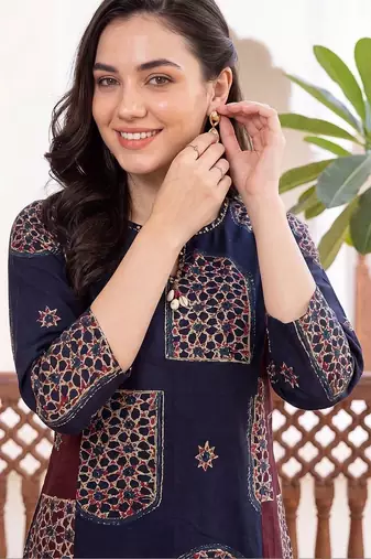 women ethnic motifs printed regular cotton kurta with trousers