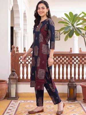 women ethnic motifs printed regular cotton kurta with trousers 1