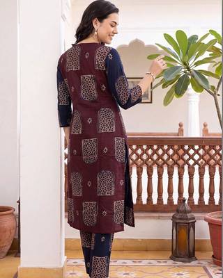 women ethnic motifs printed regular cotton kurta with trousers 3