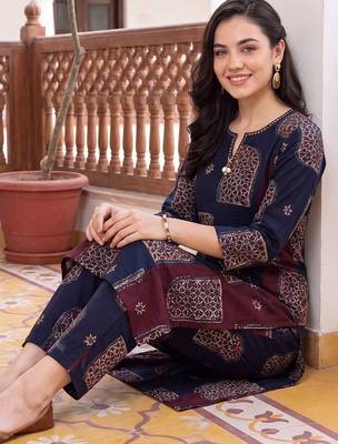 women ethnic motifs printed regular cotton kurta with trousers 4